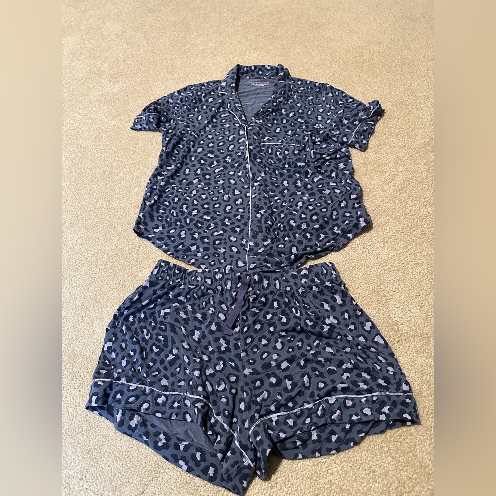 Victoria’s Secret short sleeve pjs